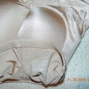 Assets By Spanx Intimates & Sleepwear - Assets By Spanx Beige Padded Butt Shapewear Assets By Spanx Intimates & Sleepwear - Assets By Spanx Beige Padded Butt Shapewear